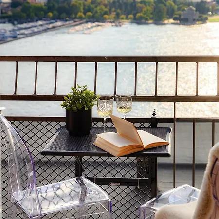 150 Steps To Heaven - By Myhomeincomo Apartment *