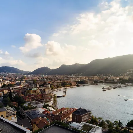 150 Steps To Heaven - By Myhomeincomo Apartment *